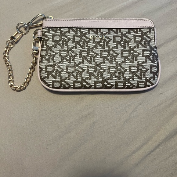 DKNY baby pink wristlet brand new never been used - Picture 1 of 3